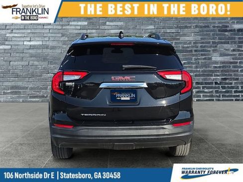 Used 2024 GMC Terrain SLE w/ Driver Convenience Package FWD image 4