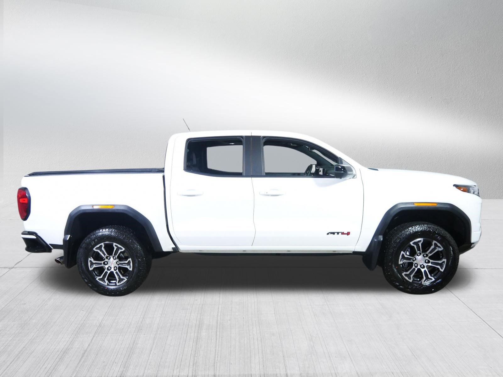 Used 2023 GMC Canyon AT4 w/ AT4 Premium Package AWD/4WD image 8