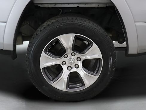 Used 2019 RAM 1500 Laramie AWD/4WD image 31
