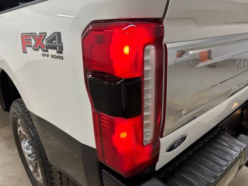 Used 2025 Ford F350 King Ranch w/ FX4 Off-Road Package image 7