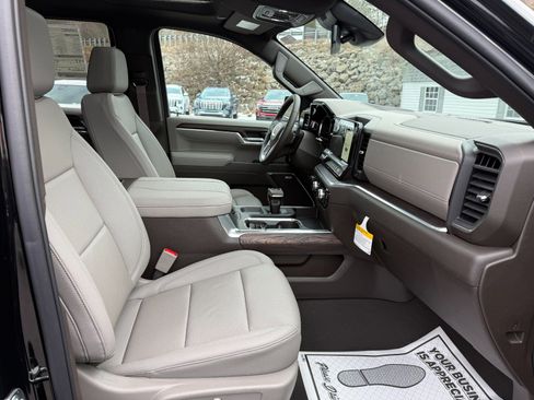New 2026 GMC Sierra 1500 SLT w/ SLT Premium Package image 22