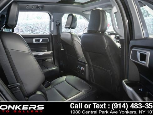 Used 2022 Ford Explorer XLT w/ Equipment Group 202A AWD/4WD image 46