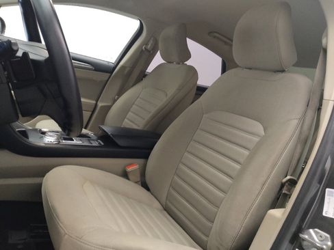 Used 2019 Ford Fusion SE image 17