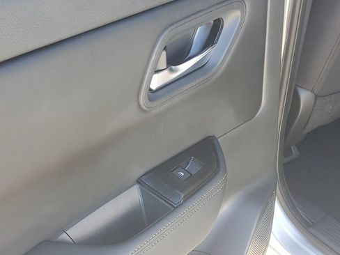 Used 2024 Nissan Rogue SV FWD image 18