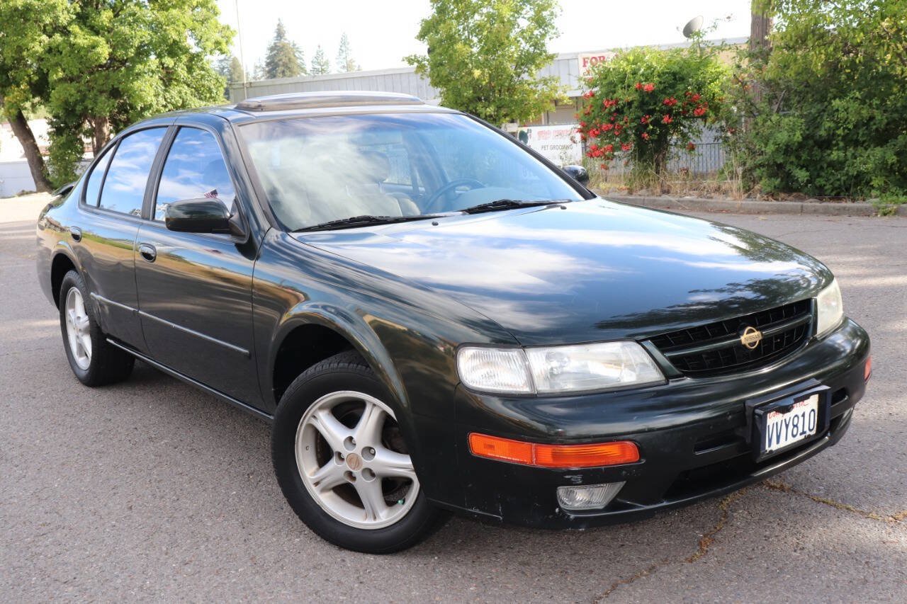 Used 1997 Nissan Maxima GXE FWD image 1