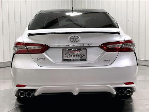Used 2019 Toyota Camry XSE image 4