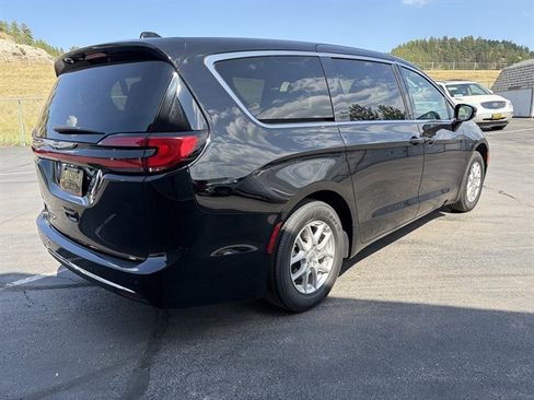 Used 2025 Chrysler Pacifica Select FWD image 6
