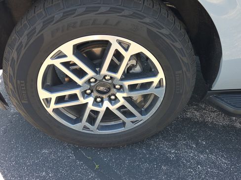 Used 2025 Ford Expedition Active AWD/4WD image 5