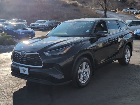 Used 2022 Toyota Highlander L image 3