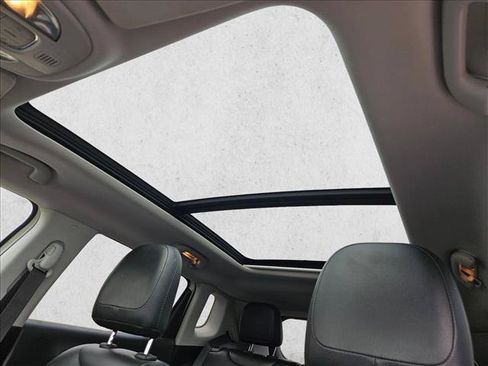 Used 2019 Jeep Compass Latitude w/ Cold Weather Group AWD/4WD image 8