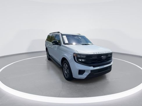 Used 2025 Ford Expedition Max Active AWD/4WD image 4