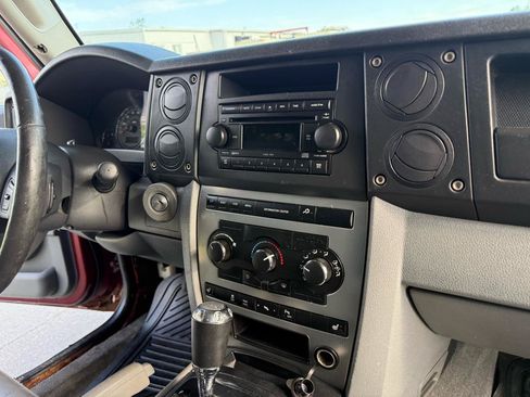 Used 2007 Jeep Commander Sport AWD/4WD image 28