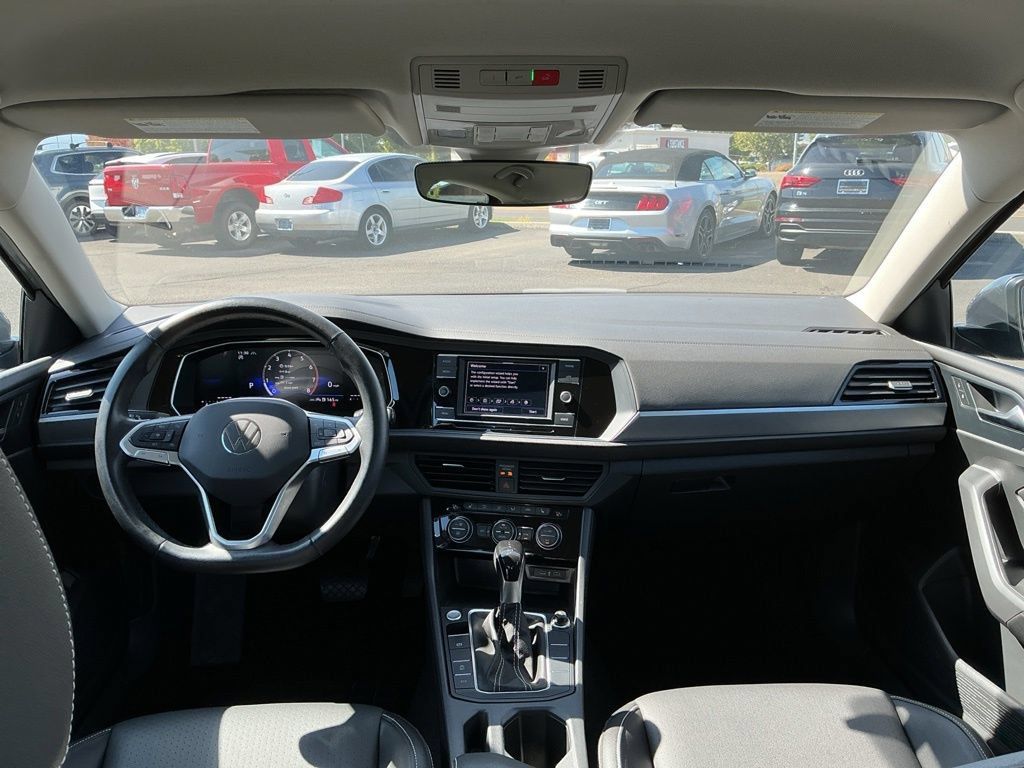Used 2024 Volkswagen Jetta SE FWD image 28