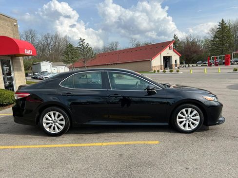Used 2018 Toyota Camry LE image 4