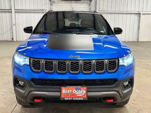 Used 2024 Jeep Compass Trailhawk AWD/4WD image 2