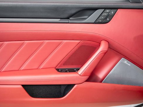 Certified 2025 Porsche 911 Targa 4 GTS AWD/4WD image 6