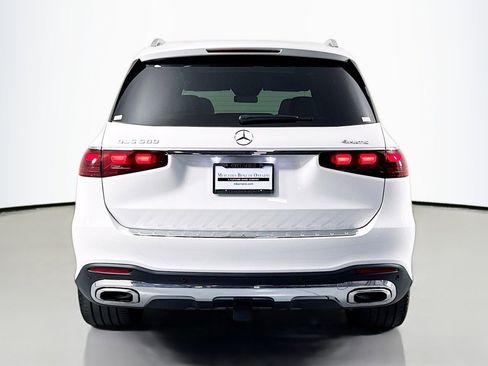 Used 2025 Mercedes-Benz GLS 580 4MATIC image 3