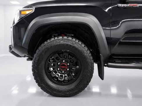 Used 2018 Toyota Tacoma TRD Pro AWD/4WD image 5