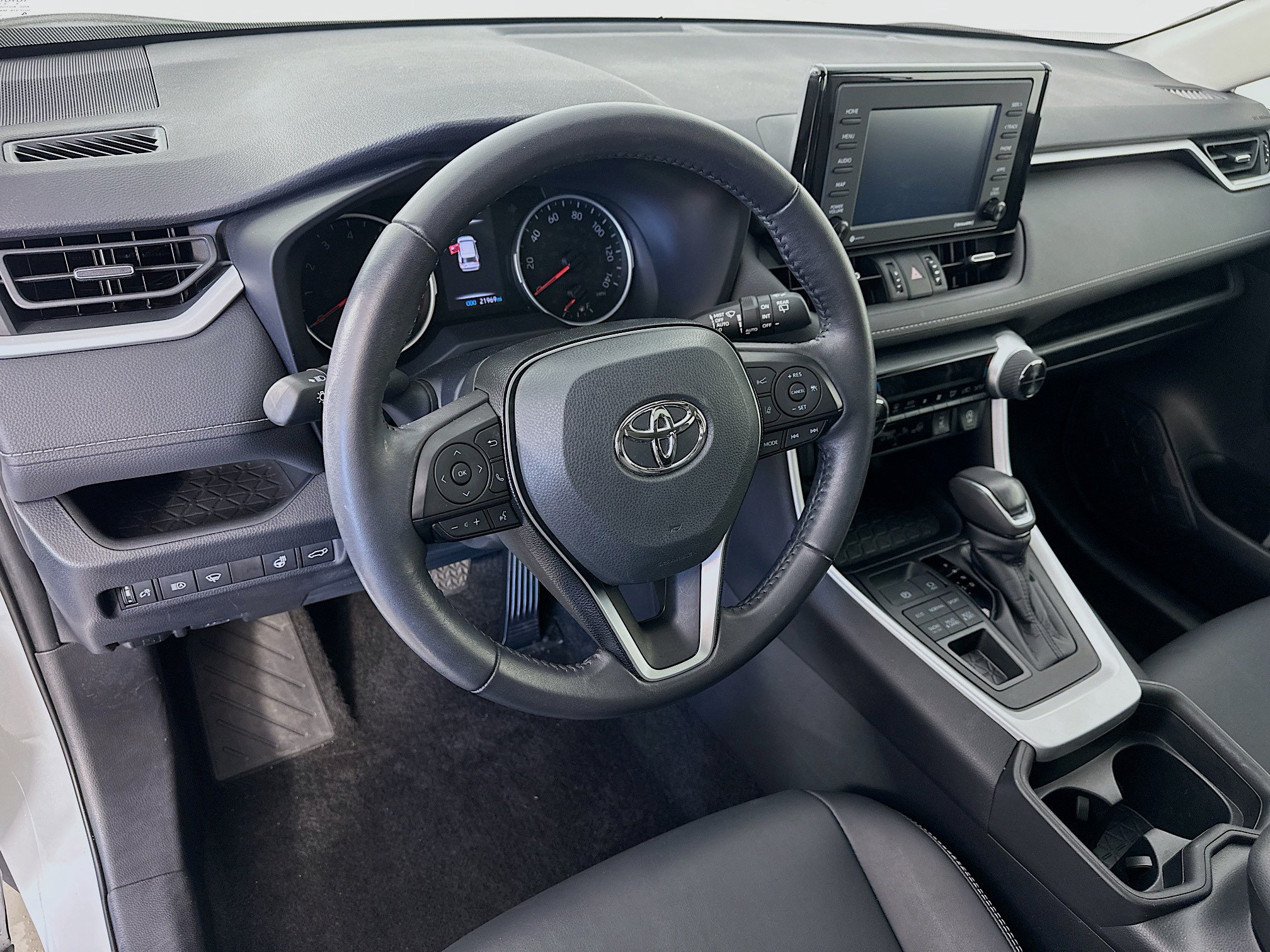 Certified 2021 Toyota RAV4 XLE Premium AWD/4WD image 9