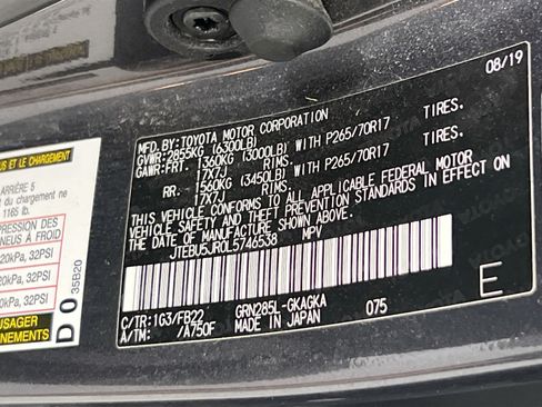 Used 2020 Toyota 4Runner SR5 AWD/4WD image 31