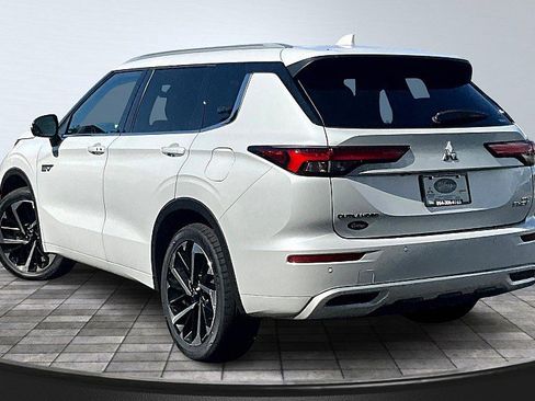 Used 2023 Mitsubishi Outlander SEL AWD/4WD image 4