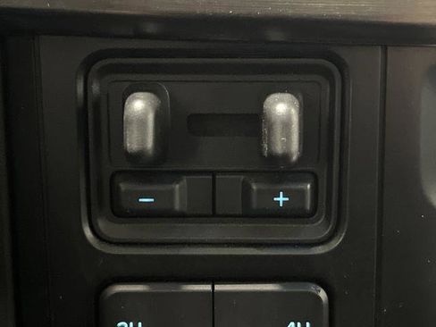 Used 2023 Ford F250 Lariat w/ Black Appearance Package image 28