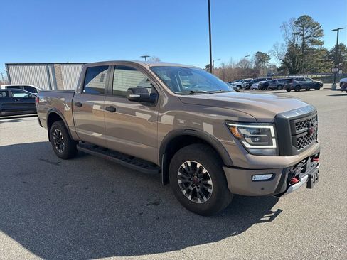 Used 2023 Nissan Titan PRO-4X w/ Pro-4x Convenience Package image 9