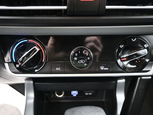 Used 2023 Kia Seltos LX image 20