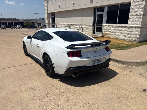 Used 2025 Ford Mustang GT RWD image 3