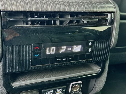 Used 2023 Jeep Wagoneer L Series II image 17