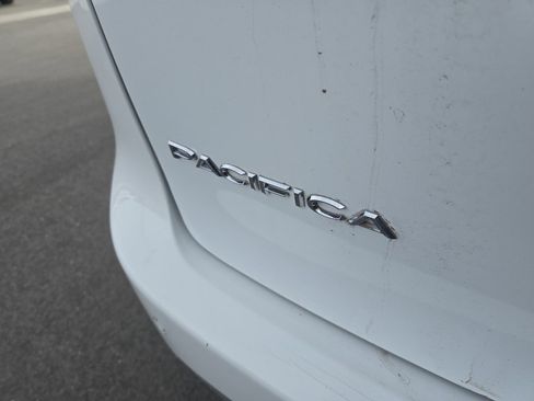 Used 2022 Chrysler Pacifica Limited image 10