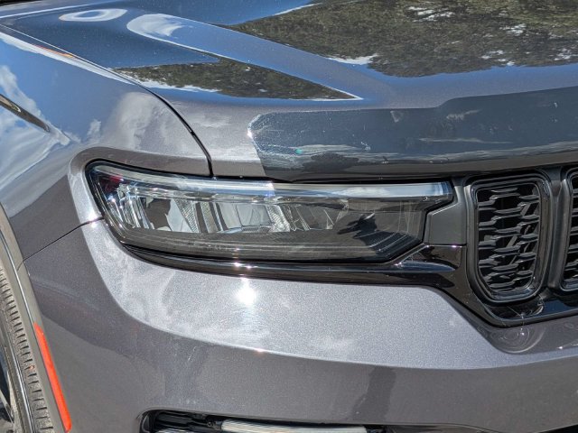 Used 2023 Jeep Grand Cherokee Altitude RWD image 10
