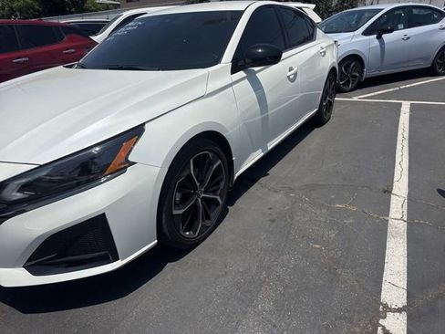 Certified 2023 Nissan Altima 2.5 SR FWD image 2