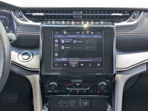 Used 2023 Jeep Grand Cherokee Laredo RWD image 18