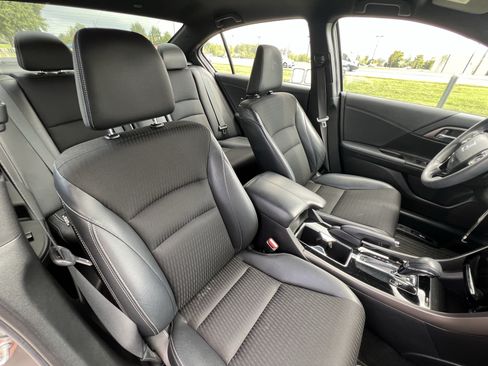 Used 2017 Honda Accord Sport image 35