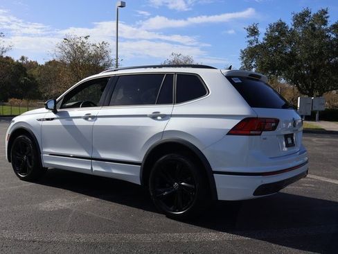 Certified 2023 Volkswagen Tiguan SE R-Line image 5