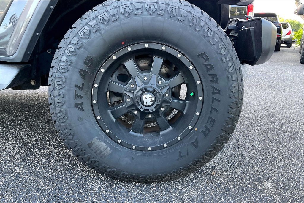 Used 2019 Jeep Wrangler Unlimited Sahara AWD/4WD image 34
