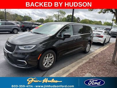 Used 2023 Chrysler Pacifica Touring-L