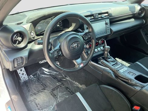 Used 2025 Toyota GR86 Premium w/ Performance Package RWD image 9