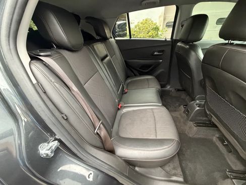 Used 2018 Chevrolet Trax LT w/ LT Convenience Package AWD/4WD image 28