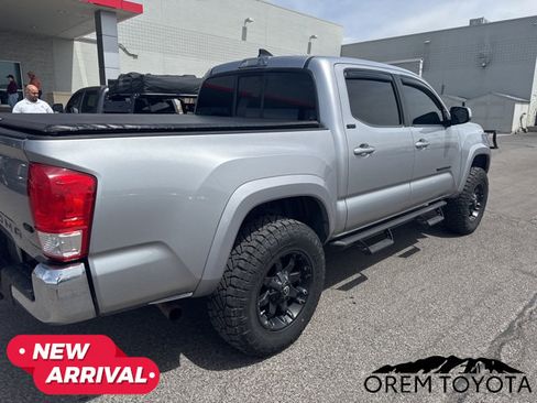 Used 2017 Toyota Tacoma SR5 w/ Tow Package AWD/4WD image 19
