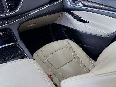 Used 2020 Buick Enclave Essence w/ Sound and Sites Package image 28