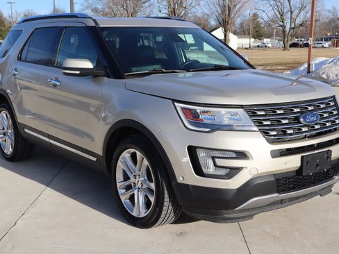 Used 2017 Ford Explorer Limited w/ Equipment Group 301A image 4