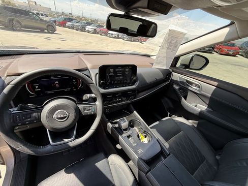 Used 2023 Nissan Rogue Platinum FWD image 13