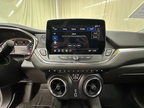 Used 2025 Chevrolet Blazer LT w/ Convenience Package FWD image 23