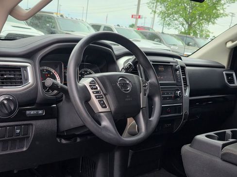 Used 2019 Nissan Titan SV AWD/4WD image 11