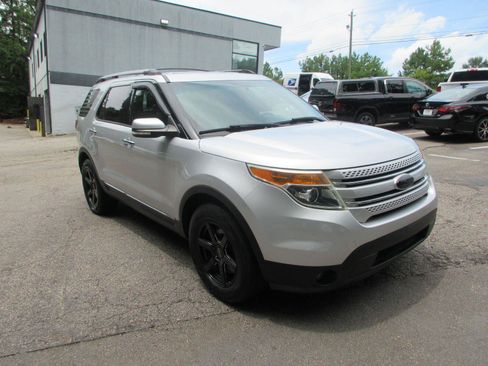 Used 2015 Ford Explorer Limited AWD/4WD image 3