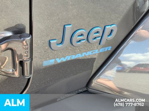 Used 2025 Jeep Wrangler Unlimited Sahara AWD/4WD image 18
