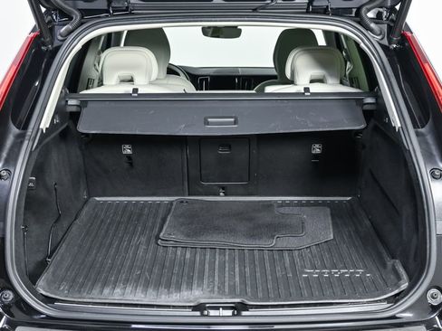 Used 2023 Volvo XC60 B5 Ultimate w/ Climate Package FWD image 32