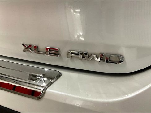 Used 2022 Toyota Highlander XLE image 10